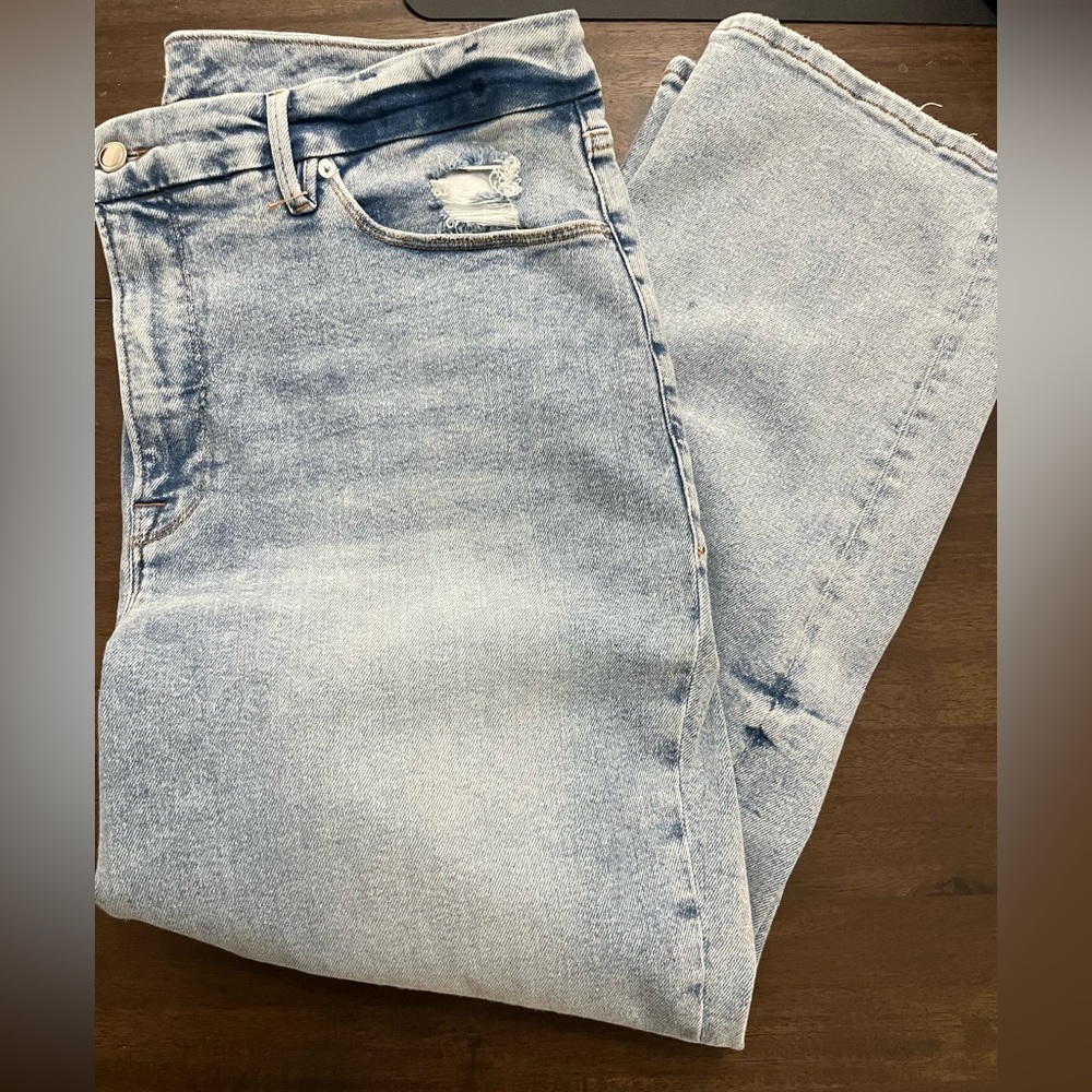 NWT Good American straight leg jeans.